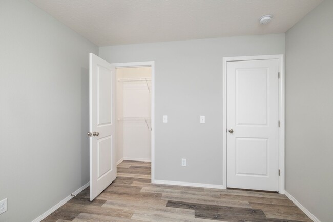 Building Photo - Newly built 3 bedroom-Westbury Gardens!