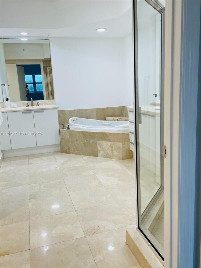 Building Photo - 14951 Royal Oaks Ln