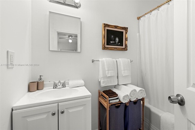 Building Photo - 637 37th St