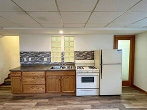 Building Photo - 2093 Creek Rd