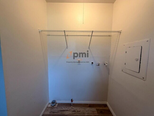 Building Photo - 5469 Aspen Ave