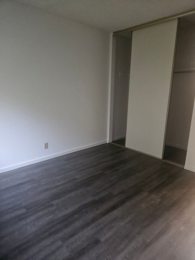 Building Photo - MOVE IN SPECIAL -Spacious 3 bedroom in hea...