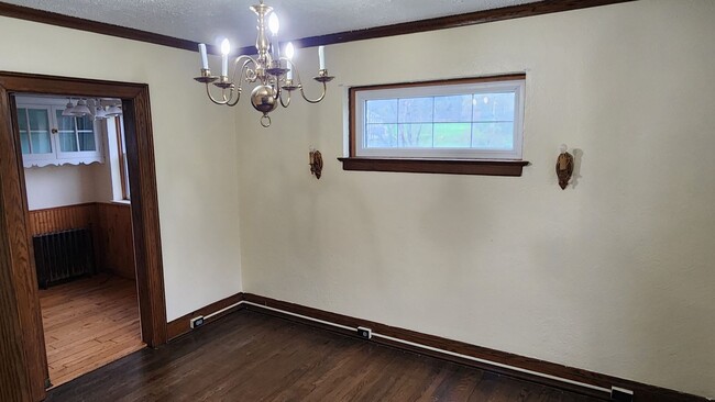 Building Photo - Four Bedroom Single Family home in Derreck...