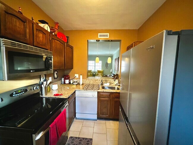 Kitchen - 430 Lindbergh Dr NE