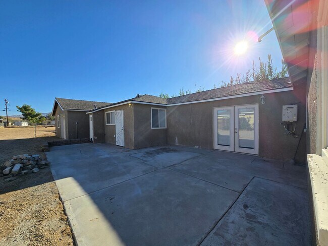 Building Photo - 4124 W Ave L 6