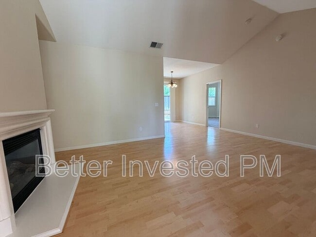 Building Photo - 1743 Waltzer Rd