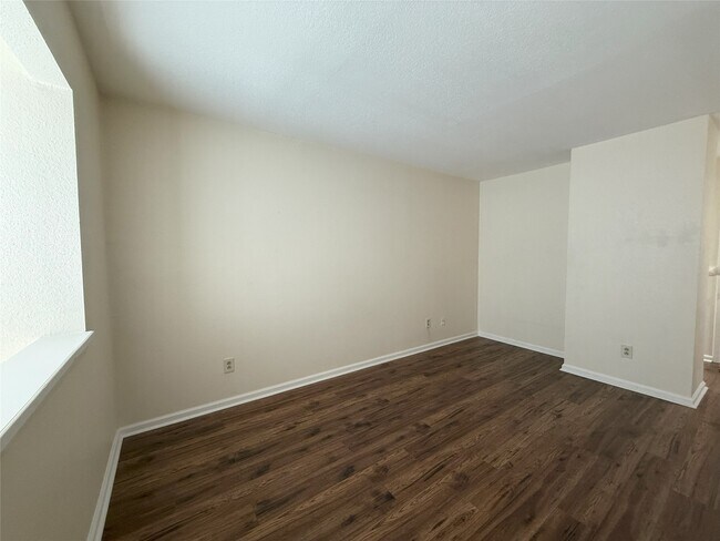 Building Photo - 2100 Wilcrest Dr