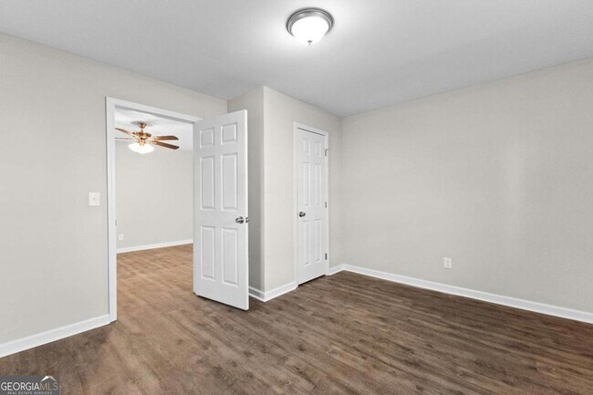 Building Photo - 7 Smith St