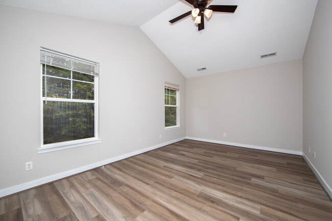 Primary Bedroom w/ Ensuite Bath - 1508 Woodland Ct