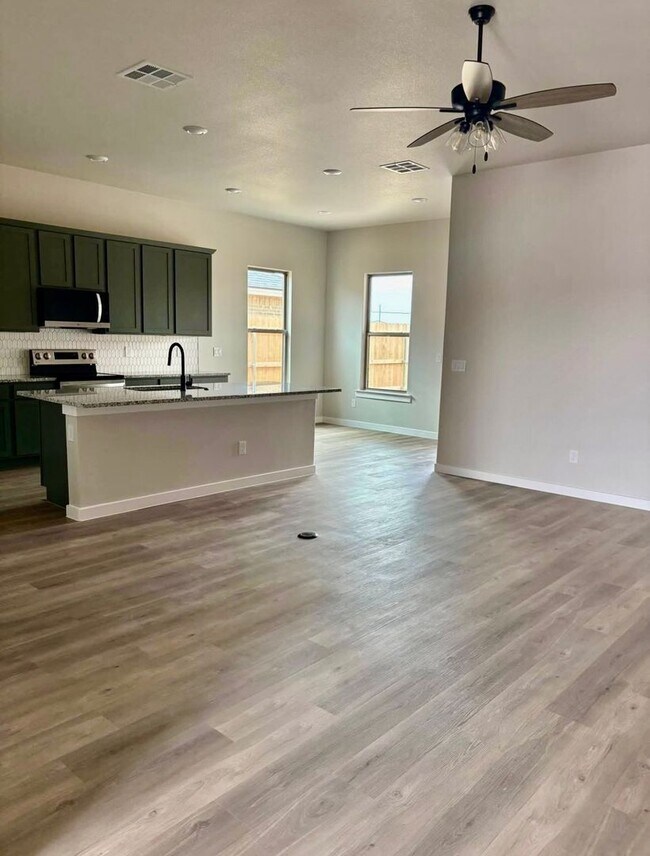 Building Photo - Falling for this special! $200 off first m...