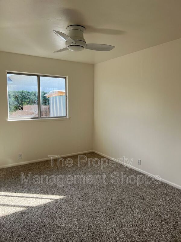 Building Photo - 851 Montgomery Ave