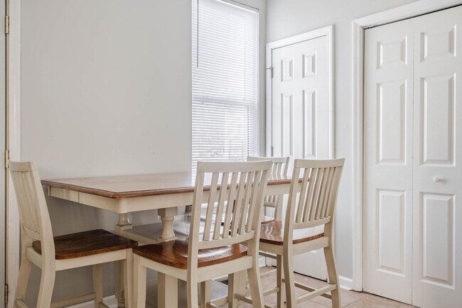 Building Photo - 2318 N New Jersey St