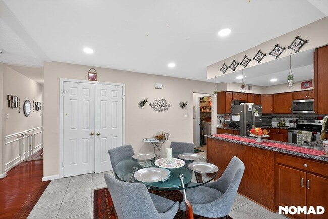 Building Photo - Spacious 4BR House in Germantown