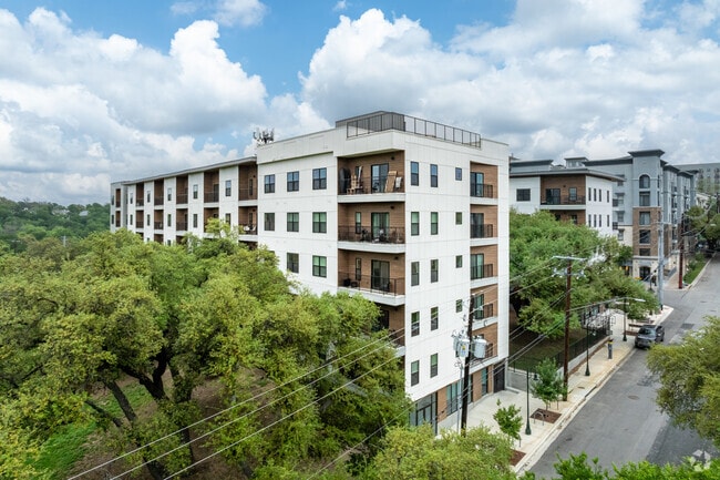 Building Photo - Cascade Condominiums