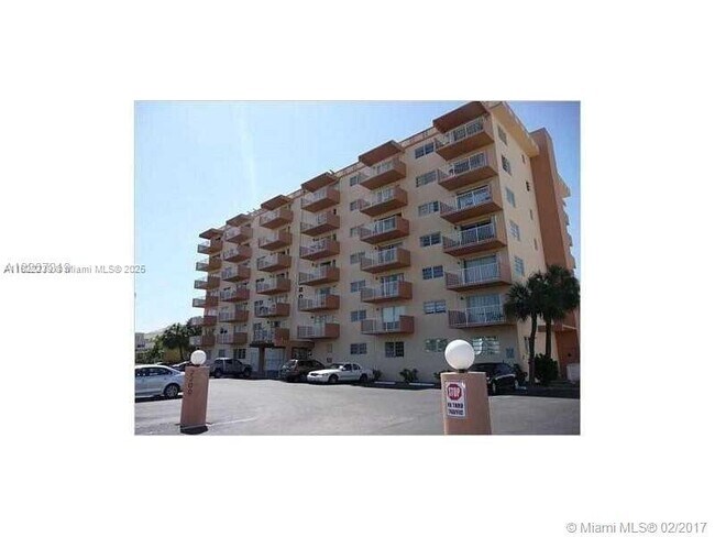 Primary Photo - 2200 E Hallandale Beach Blvd