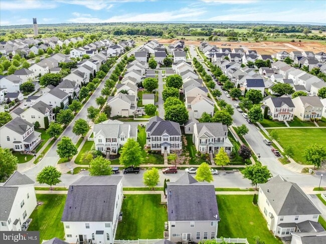 Building Photo - 240 Davis St