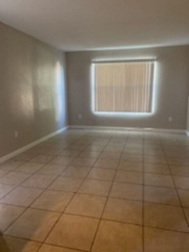 Building Photo - 1 Bedroom Condo located at Bella Club