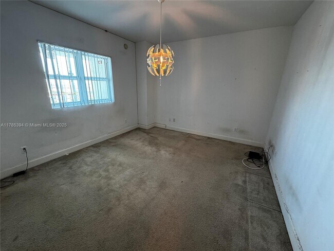Building Photo - 14951 Royal Oaks Ln