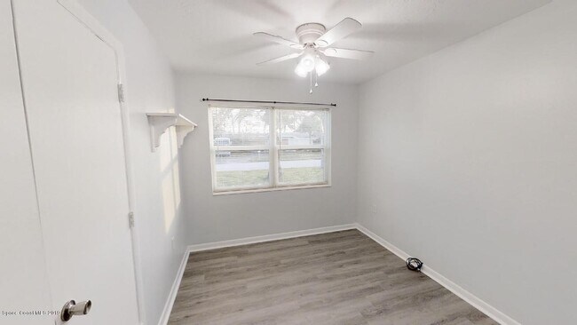 Building Photo - 449 N Waterway Dr
