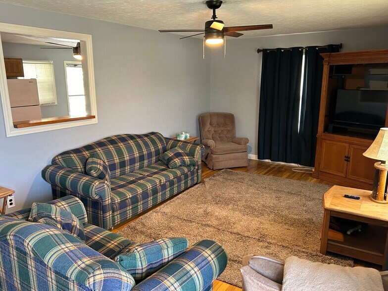 Building Photo - 826 Woodhill Rd