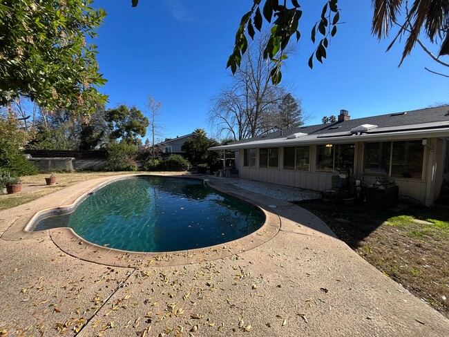 Building Photo - Sacramento property with pool & landscaper...