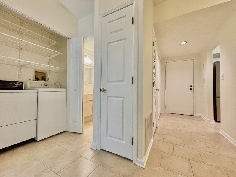 Building Photo - 12900 W Heiden Cir