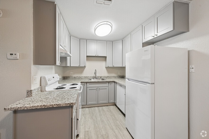 1BR, 1BA - 598SF - Kitchen - Cedar Ridge Apartments