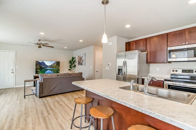 Building Photo - 1940 Good Hearted Pl