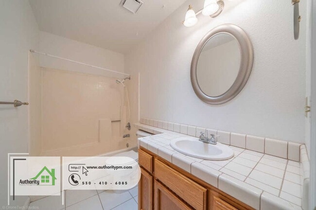 Building Photo - 2832 Howard Dr