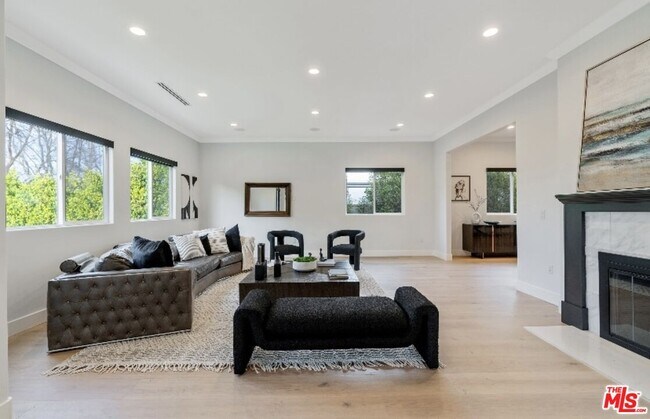 Building Photo - 19148 W Oxnard St