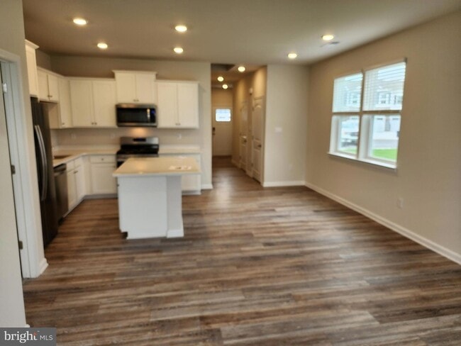 Building Photo - 39114 Sail Away Ln