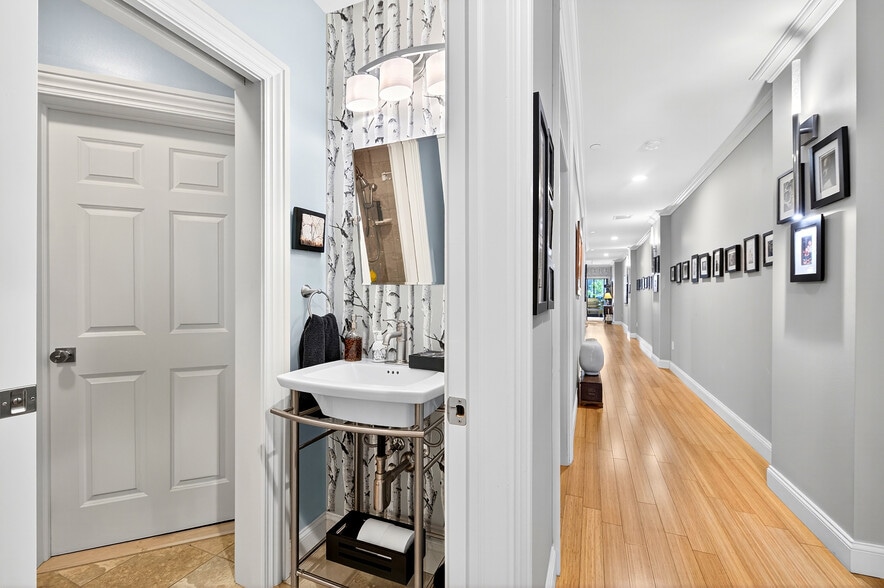 Building Photo - 325 S Salina St