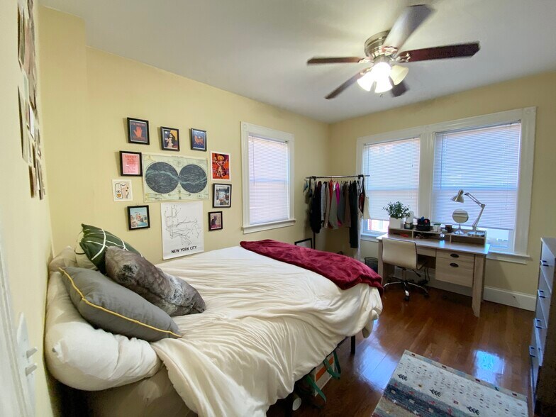 Building Photo - 43 Hillside St