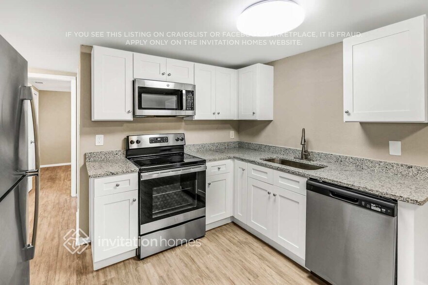 Building Photo - 9410 Rainbow Ln