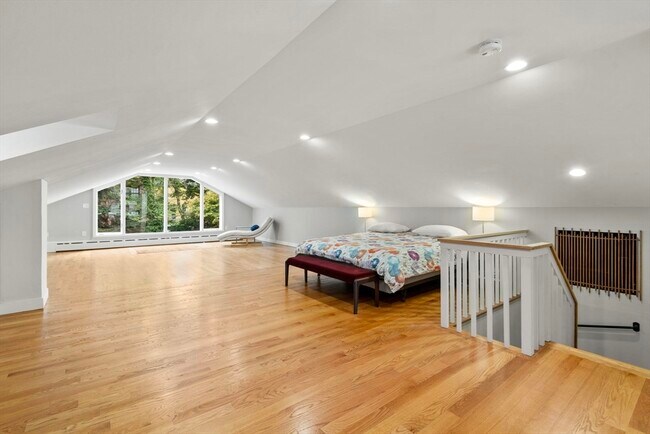 Building Photo - 20 Follen St