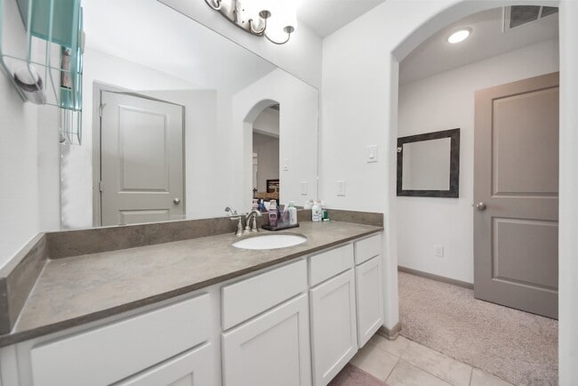 Building Photo - 1911 Sapphire Pines Ln