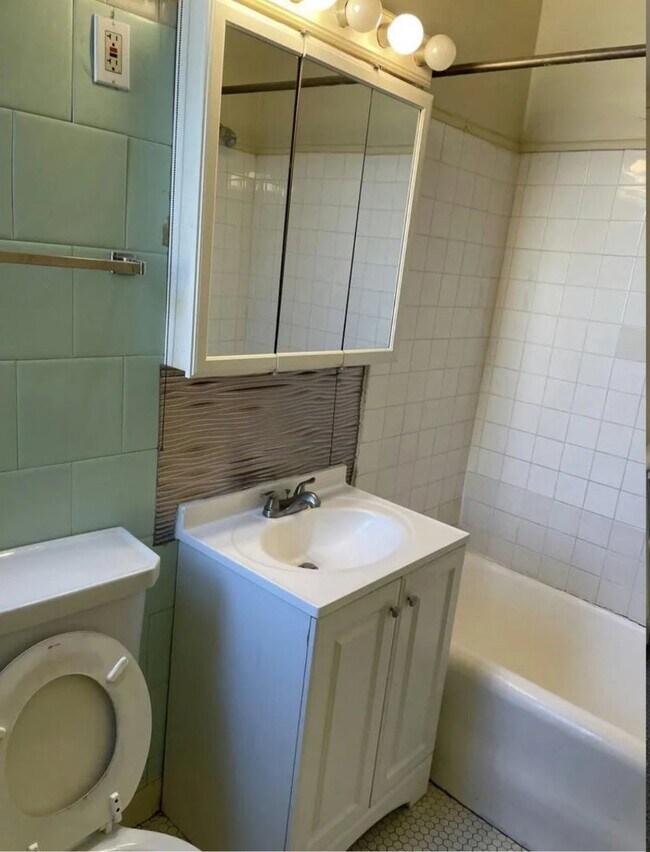 Building Photo - 3320 W 67th St