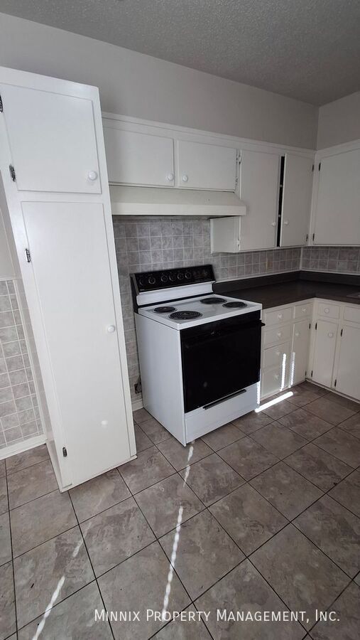 Building Photo - 4224 SW 2nd Ave