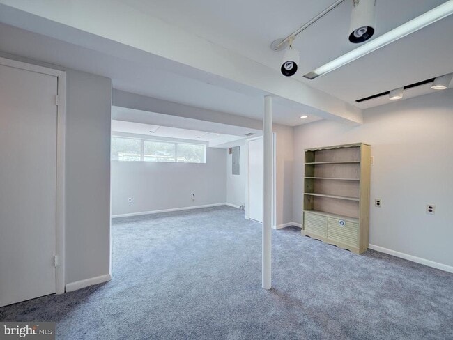 Building Photo - 8912 Battery Rd