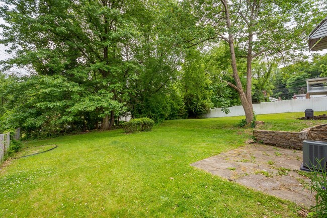 Building Photo - Stunning 2 bedroom home in Penn Hills available August 1!