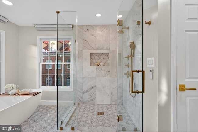 Building Photo - 700 Kahn Pl