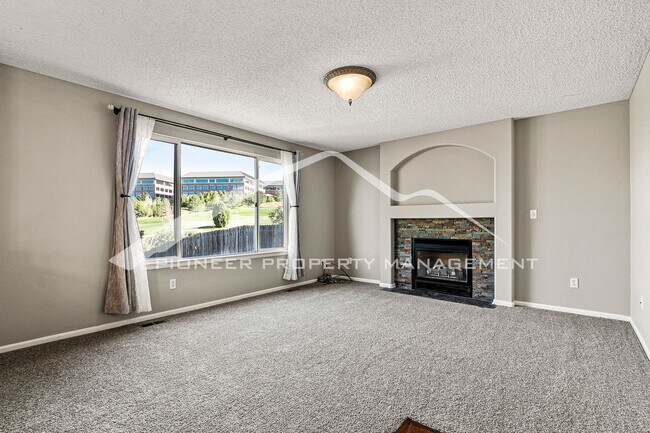Building Photo - Spacious Home with gorgeous kitchen and central AC!