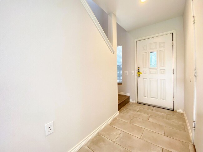 Building Photo - Spacious 4 Bed 3 Bath Rental with Modern Touches in Austin