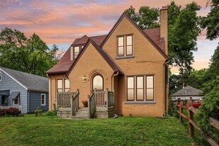 Building Photo - 6225 N Green Bay Ave