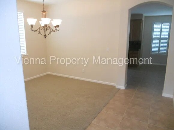 Building Photo - Beautiful 4 Bedroom Home in Great Location