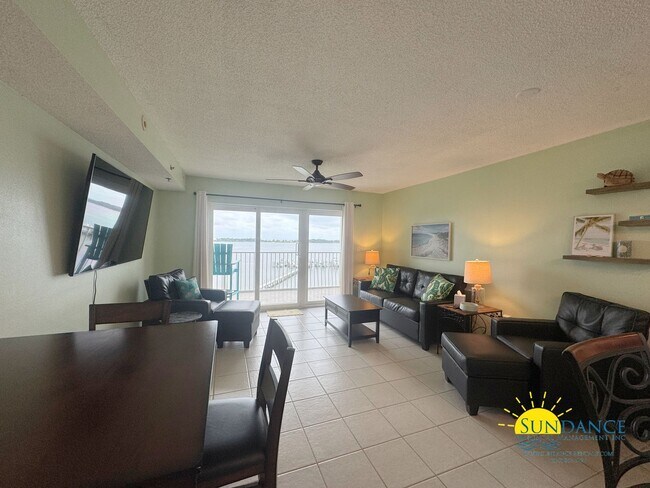 Building Photo - FURNISHED waterfront condo in Desirable In...