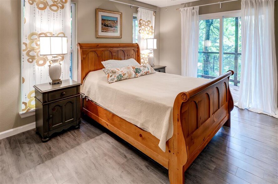 master - 189 Queens Dr