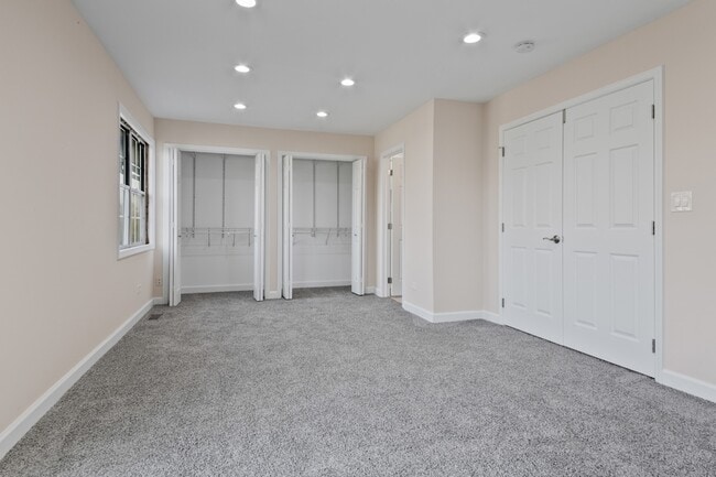 Building Photo - 546 W Parkside Dr