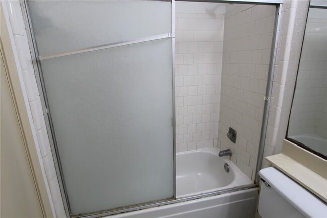 Building Photo - 2823 Chimneystone Cir