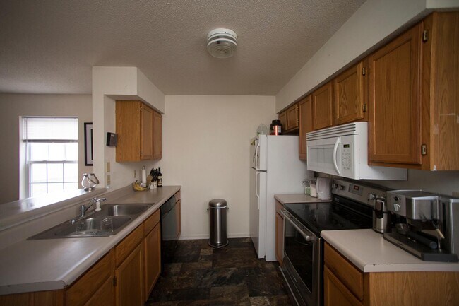Building Photo - 2406 Santa Rosa Ct